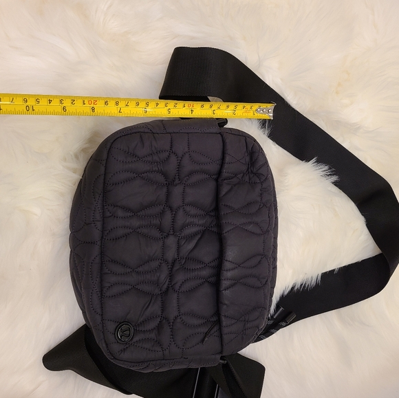 Lululemon crossbody bag - Picture 10 of 12
